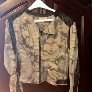 Camo zip up jacket